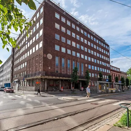 招待所 **modern ***central ***rooftop *** You'll Love It